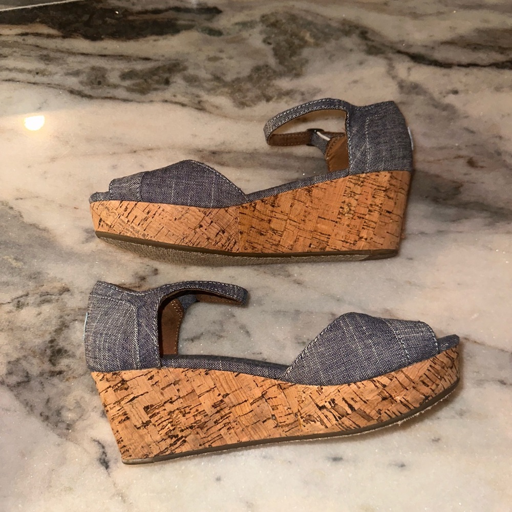 Tom’s Size 8 Women’s Blue Denim‎ Cork Wedge Strappy Peep Toe Sandals - Picture 7 of 11